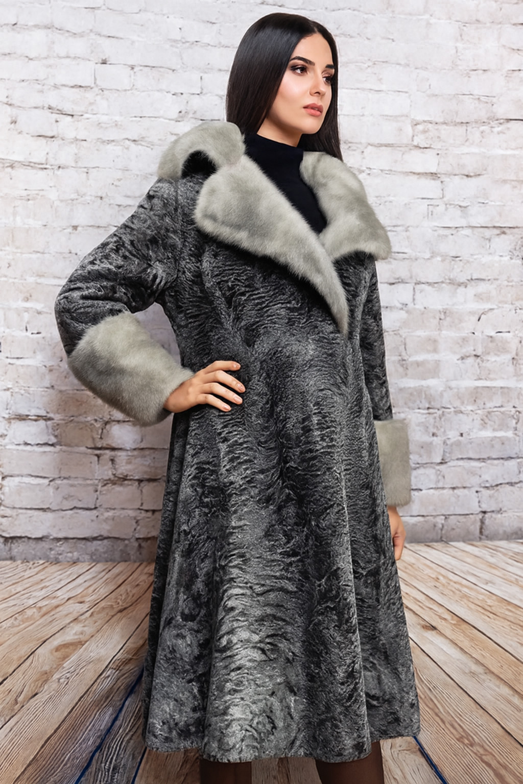 Шуба из каракуля с норковым воротником