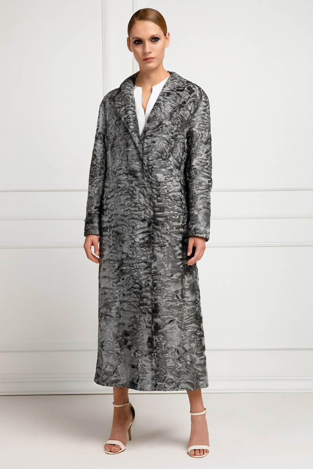 Шуба из каракуля серая