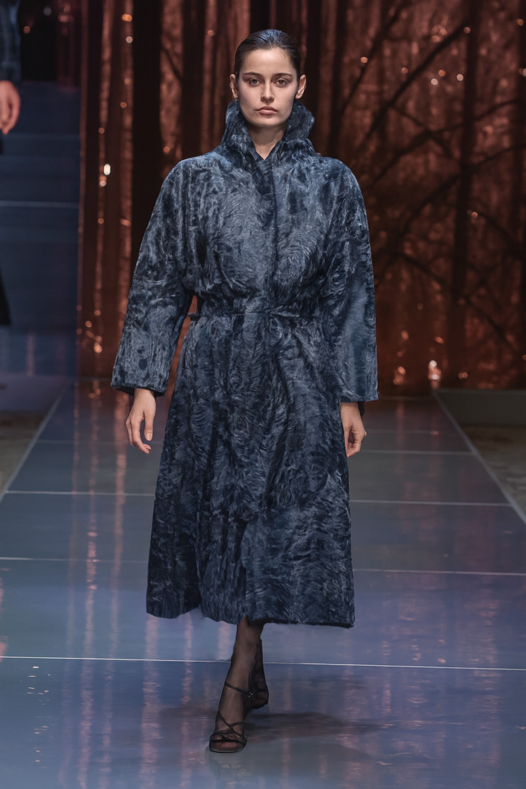 Шуба из каракуля тёмно-синяя